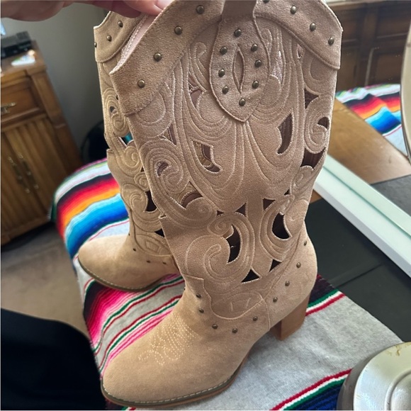 Tan Women's Western Boots size 9 brand new - Picture 1 of 3